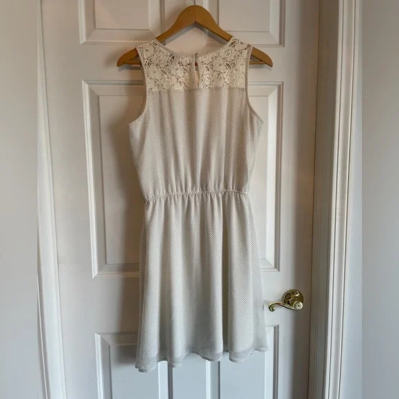 Ann Taylor Loft White Dress. Size 6. - Picture 2 of 5
